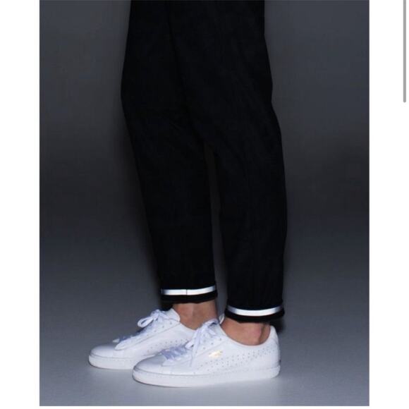 Lululemon Day Trip Boyfriend Pants Womens Size 8 - Picture 3 of 10